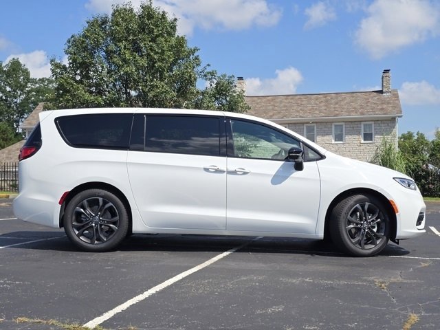 New 2026 Chrysler Pacifica Select image 25