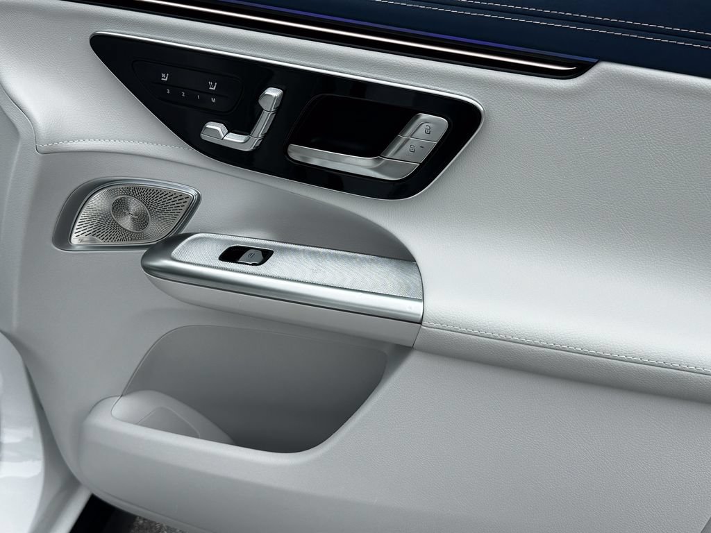New 2026 Mercedes-Benz EQE 320 4MATIC SUV image 16