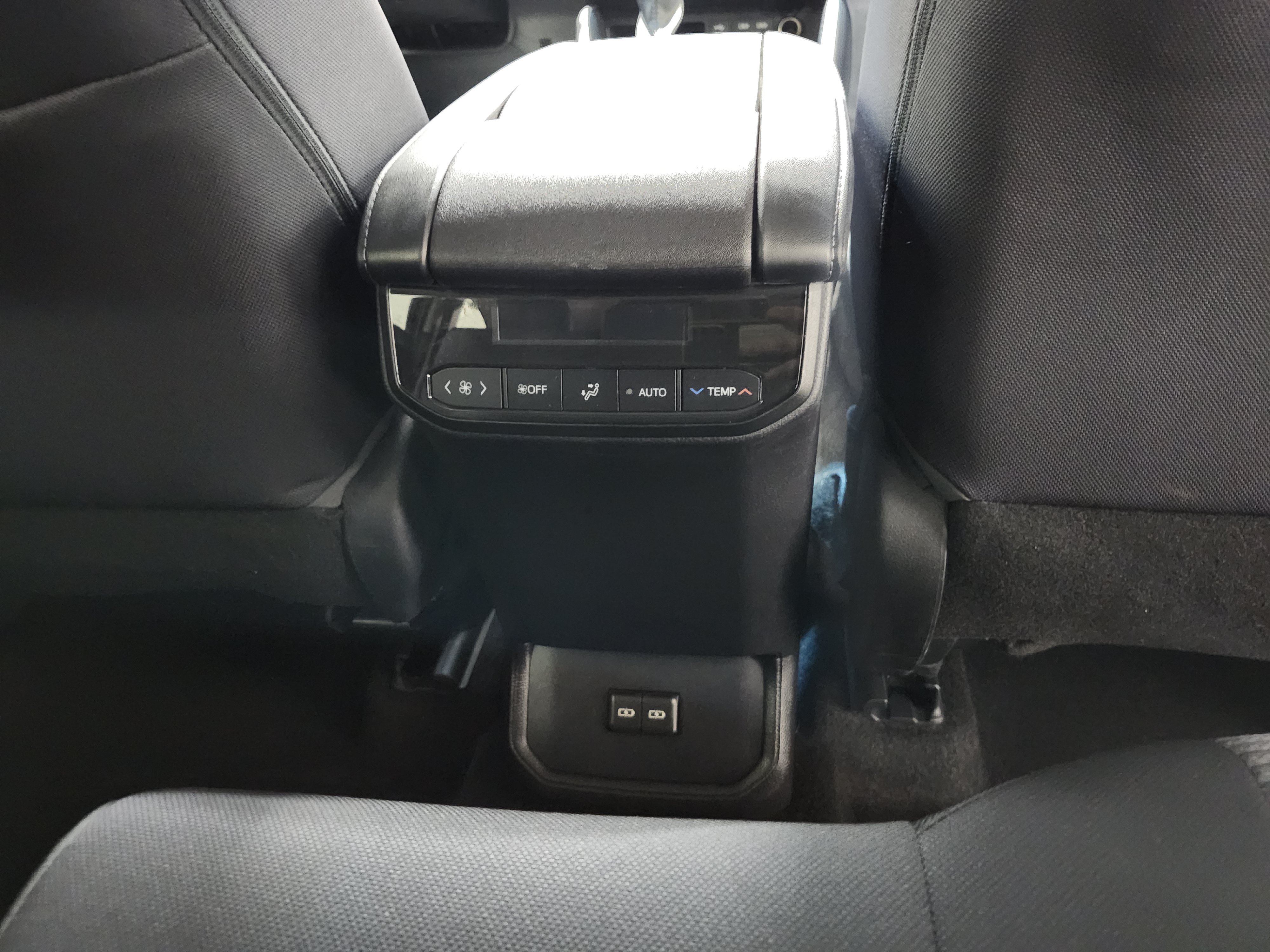 Used 2023 Toyota Highlander LE AWD/4WD image 21