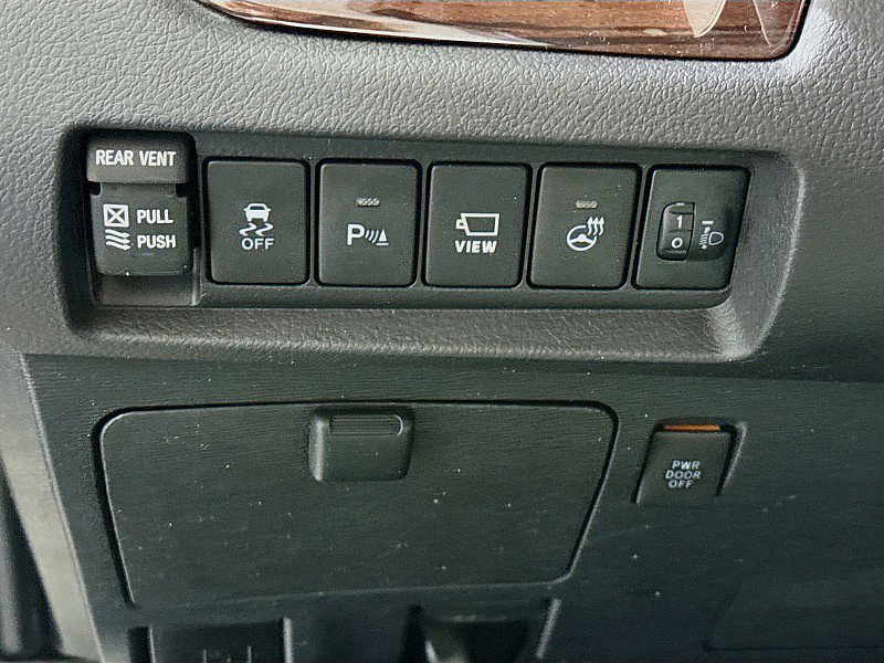 Used 2020 Toyota Sienna Limited Premium image 10