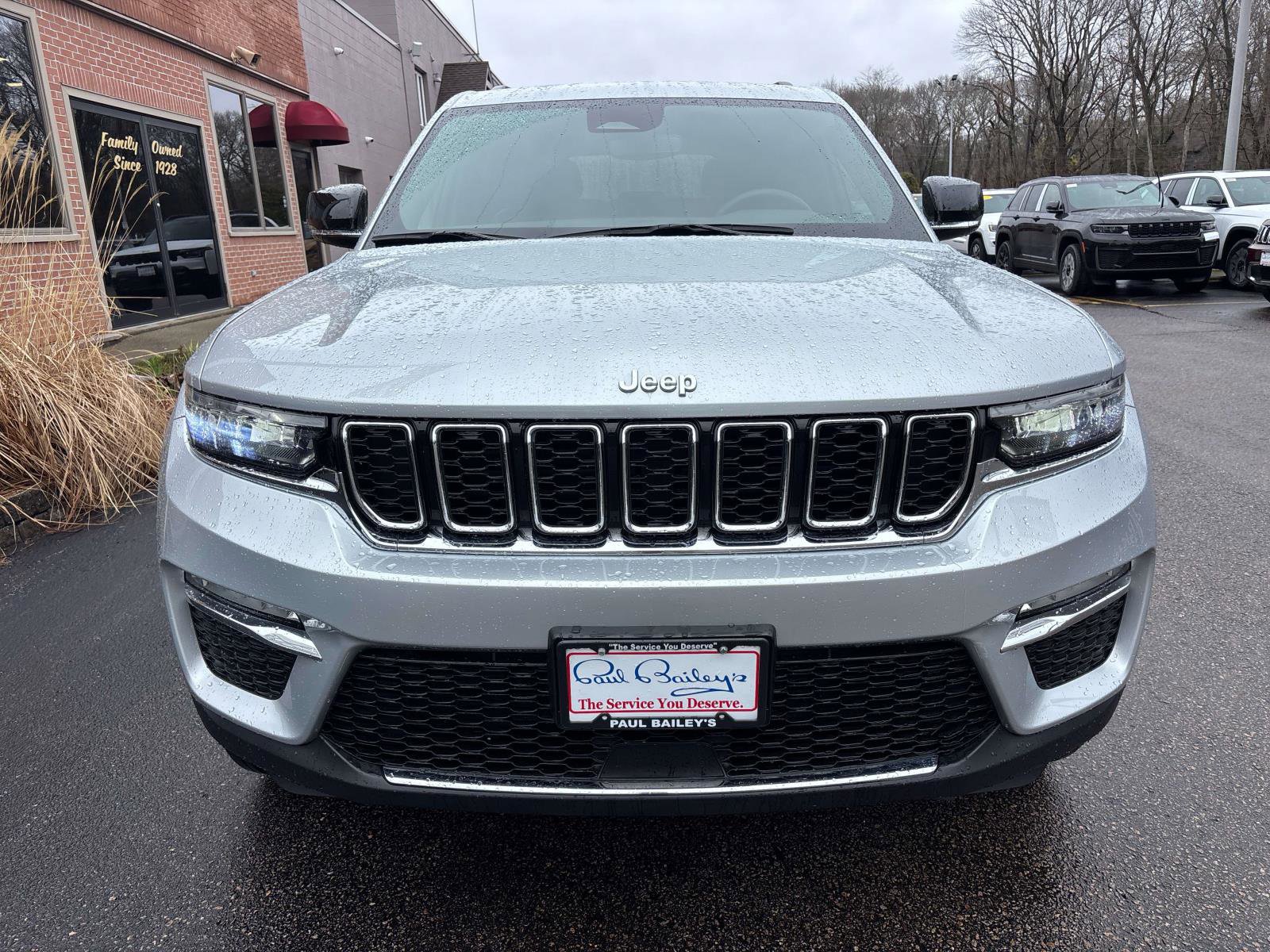 Used 2024 Jeep Grand Cherokee Limited image 2