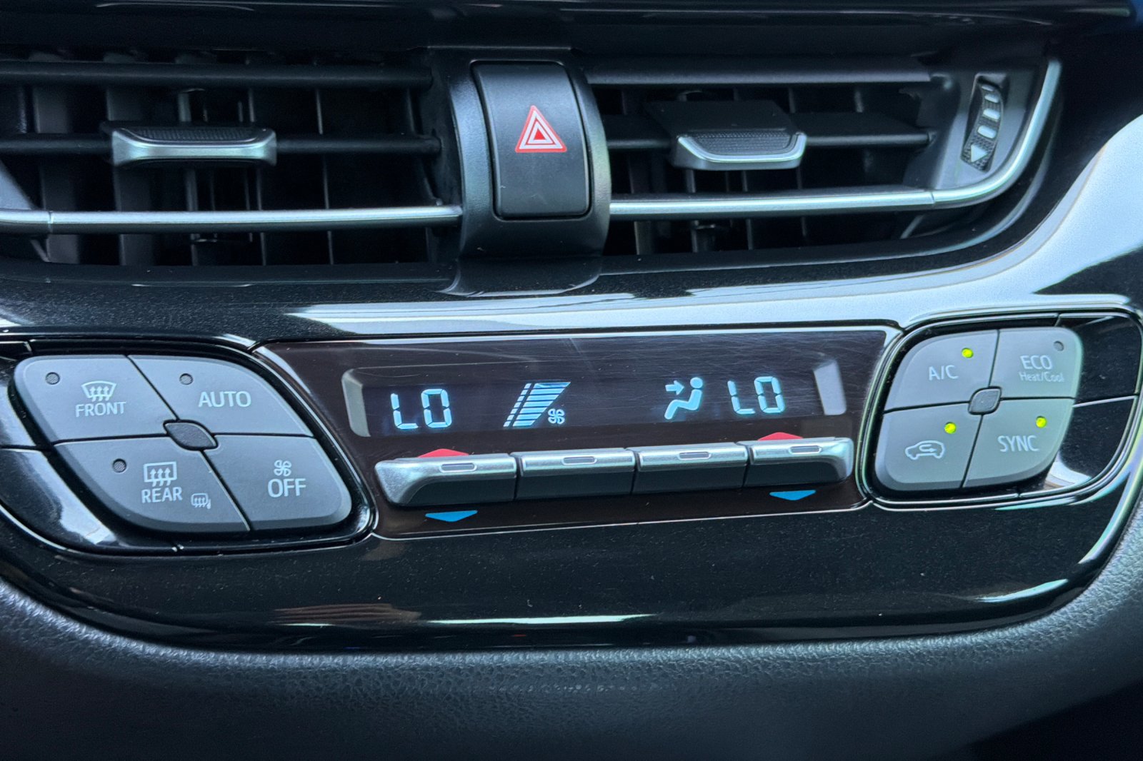 Used 2019 Toyota C-HR XLE FWD image 20