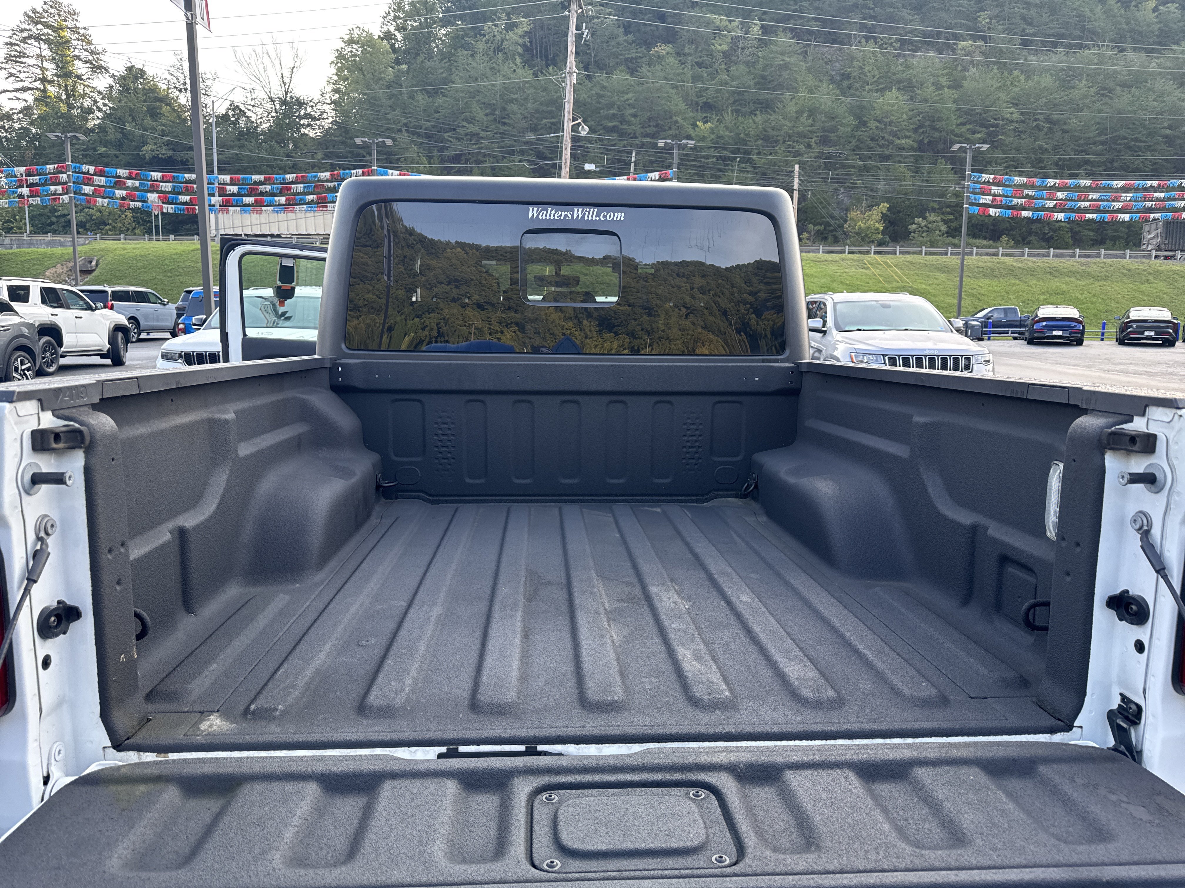 Used 2022 Jeep Gladiator Overland w/ Popular Equipment Package AWD/4WD image 28