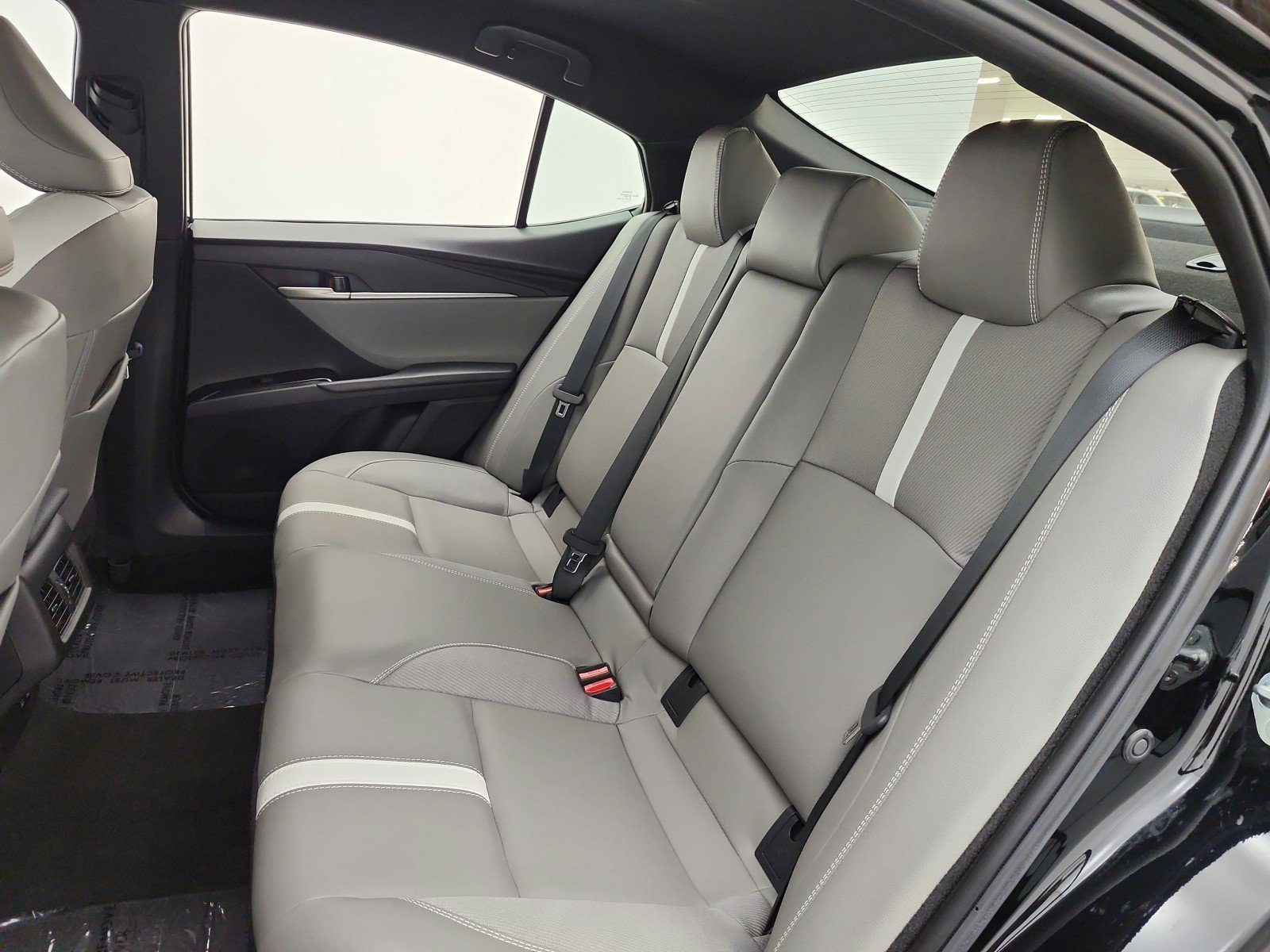 Used 2025 Toyota Camry SE w/ Convenience Package FWD image 13