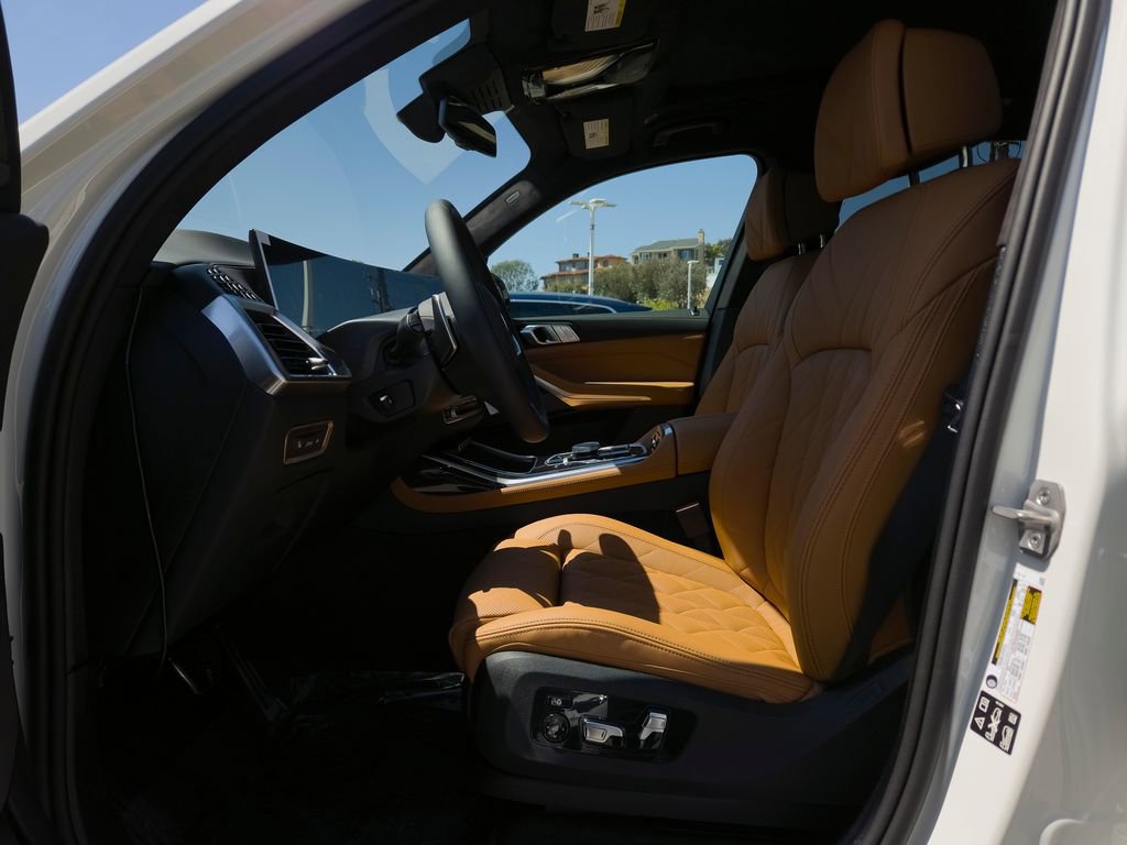 New 2026 BMW X7 xDrive40i w/ M Sport Package AWD/4WD image 7