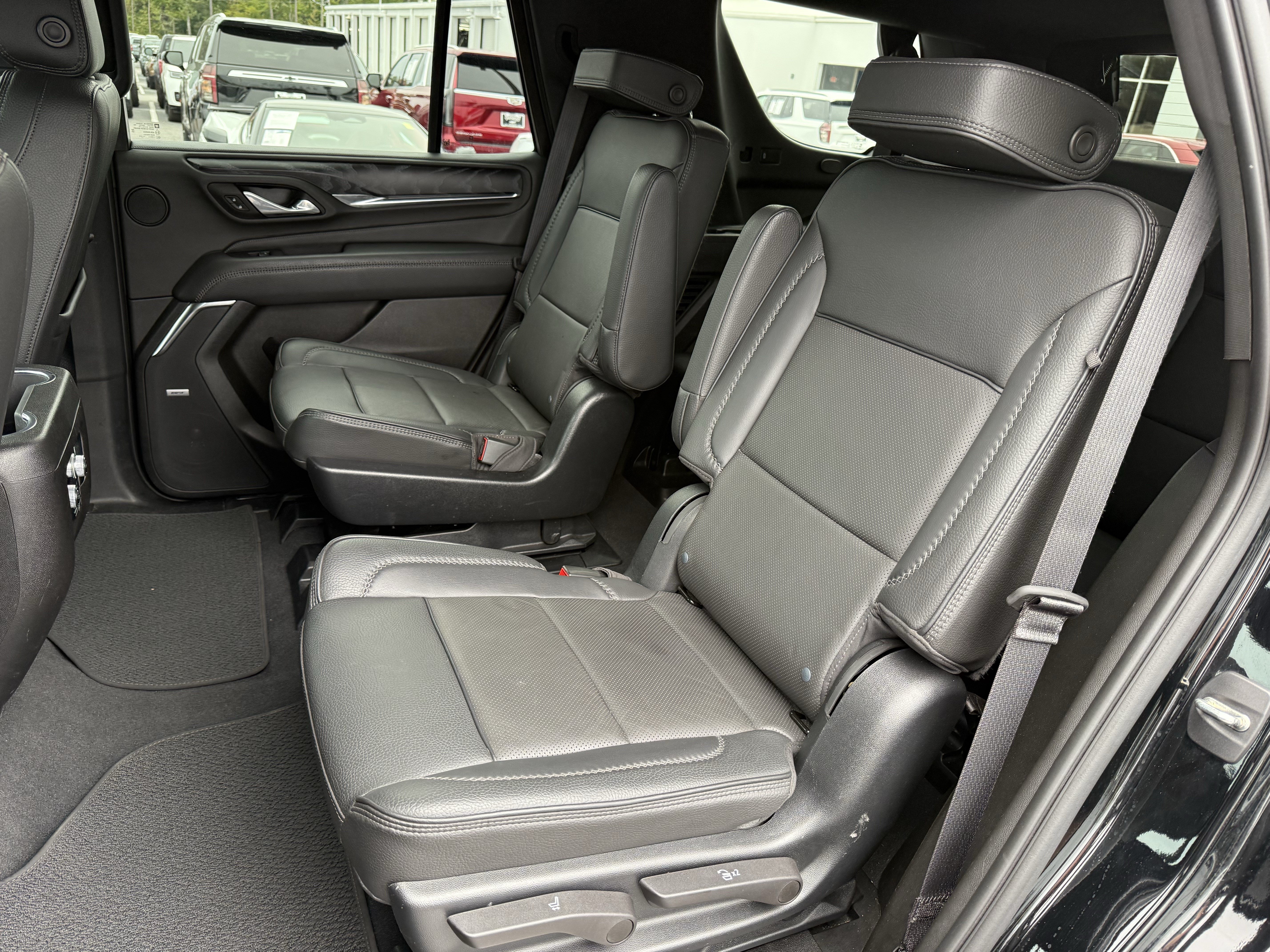 Used 2023 GMC Yukon Denali AWD/4WD image 34