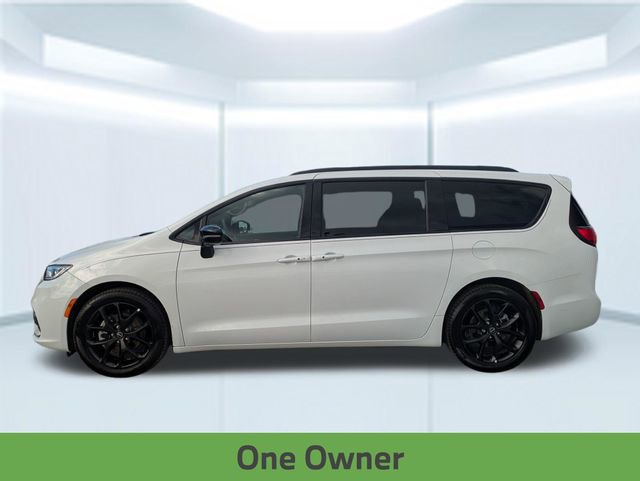 Used 2026 Chrysler Pacifica Limited w/ S Appearance Package image 2