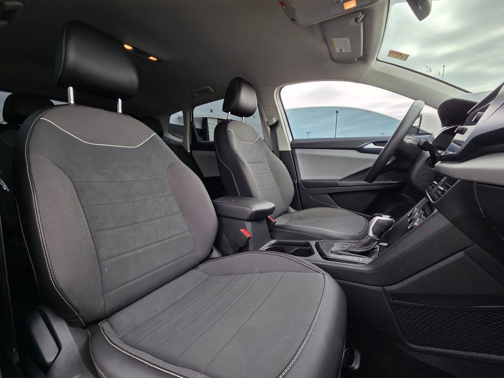 Used 2023 Volkswagen Taos SE image 28