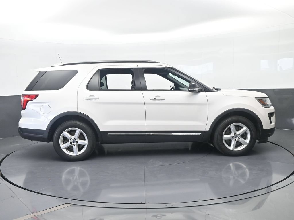 Used 2018 Ford Explorer XLT w/ Equipment Group 202A FWD image 7