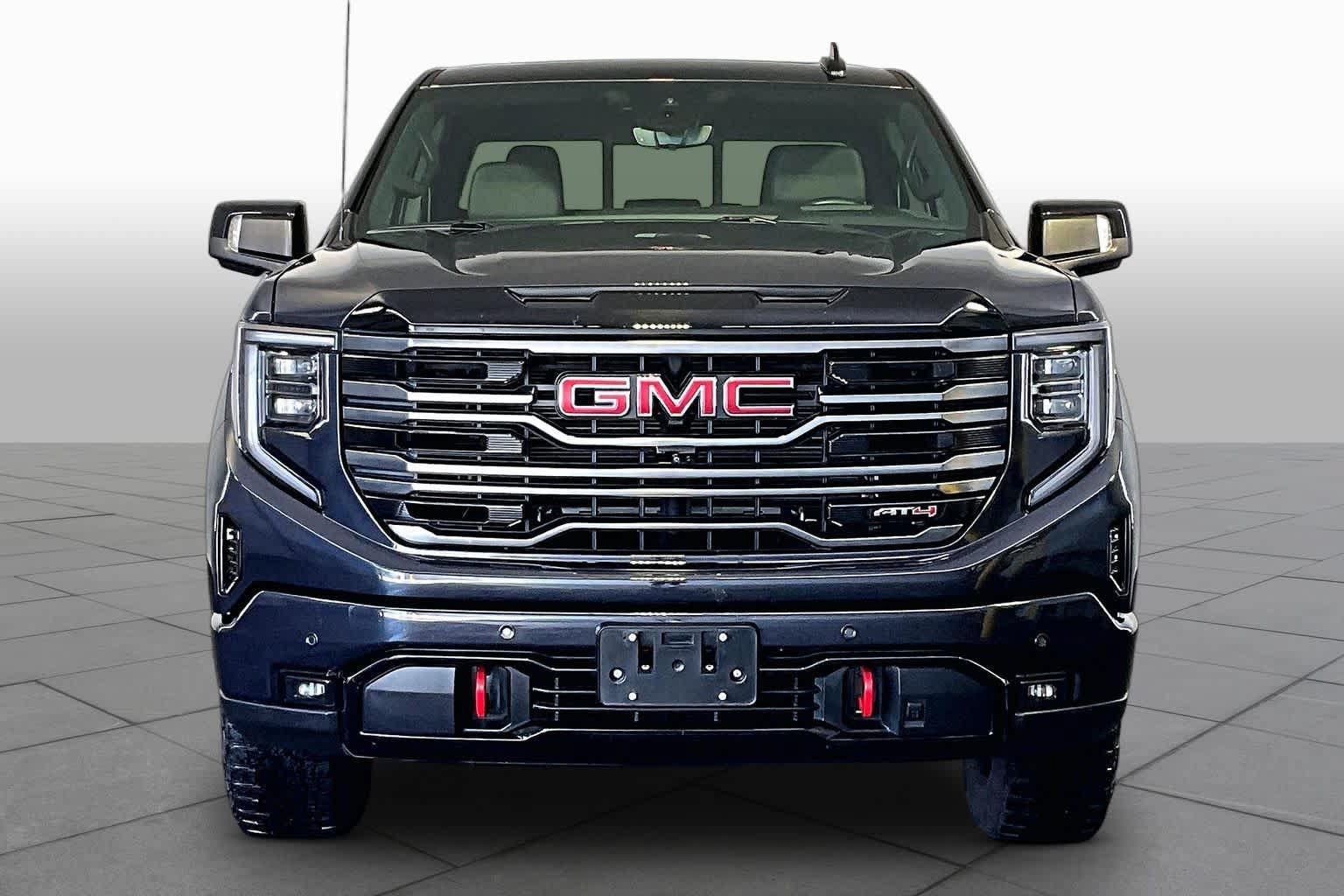 Used 2025 GMC Sierra 1500 AT4 w/ AT4 Premium Package AWD/4WD image 4