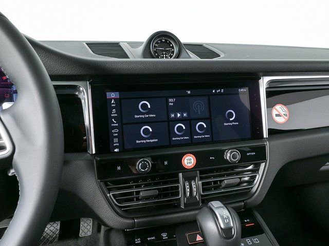 Certified 2025 Porsche Macan AWD image 13