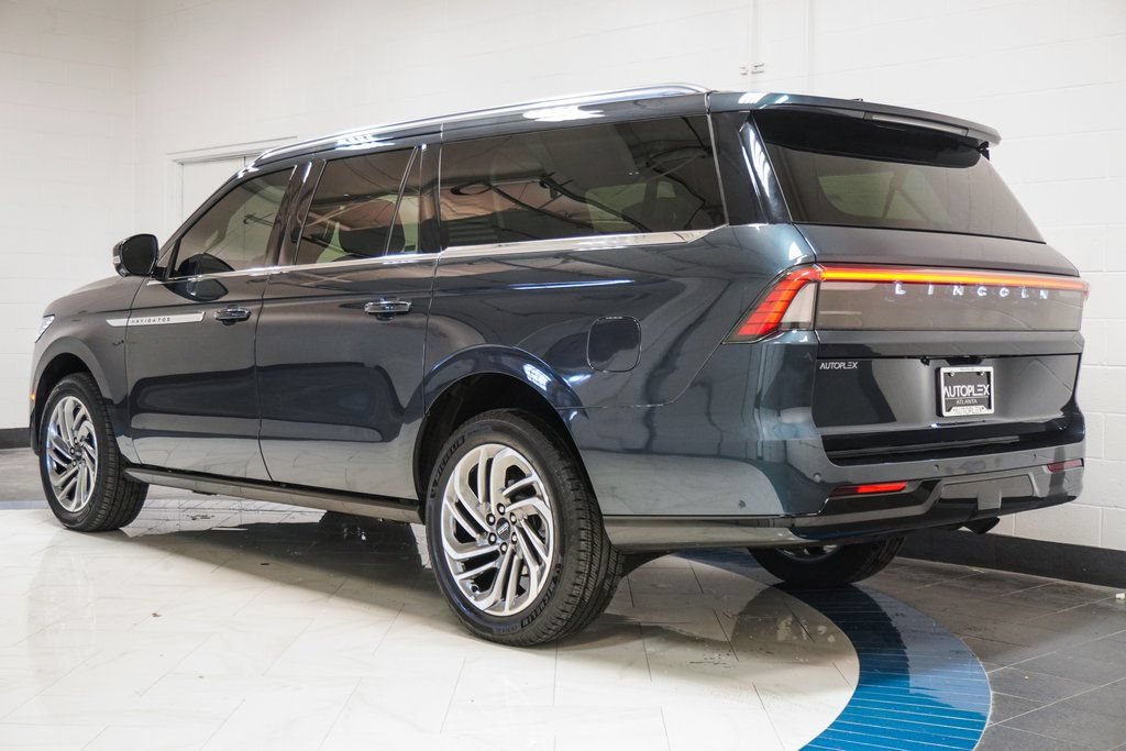 Used 2025 Lincoln Navigator L Reserve AWD/4WD image 36