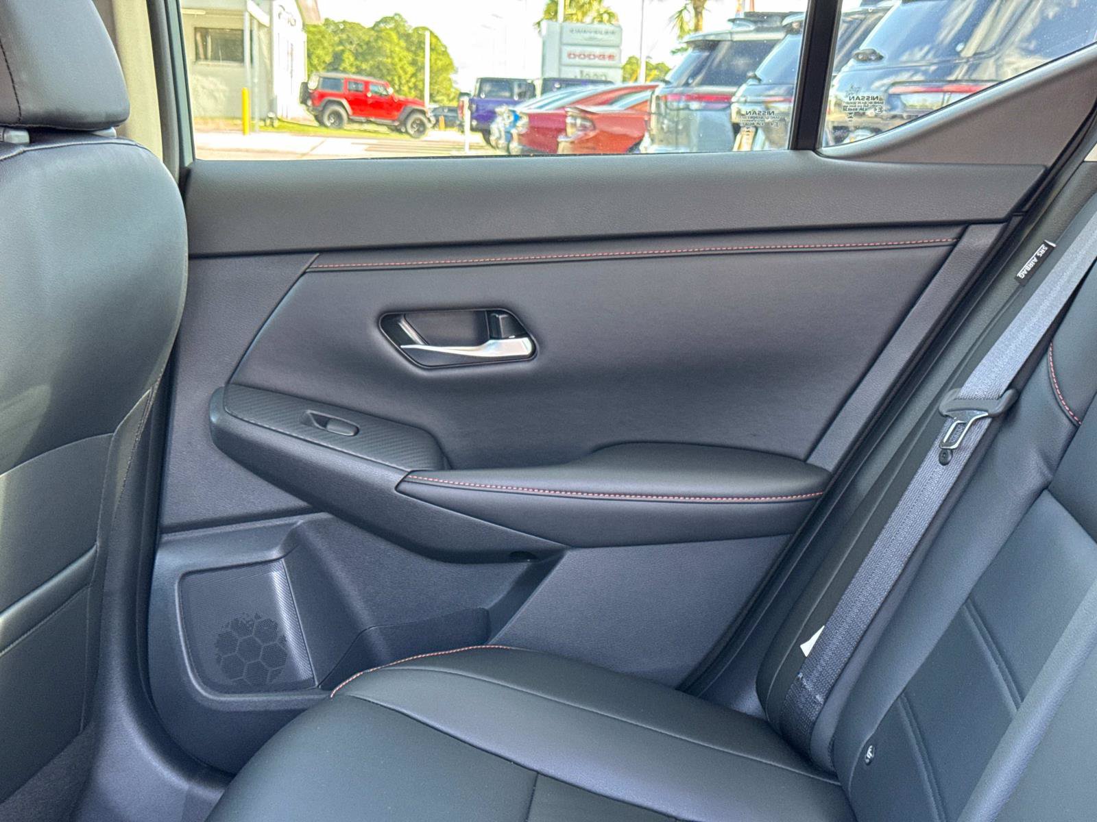 Used 2025 Nissan Sentra SR w/ SR Premium Package FWD image 14