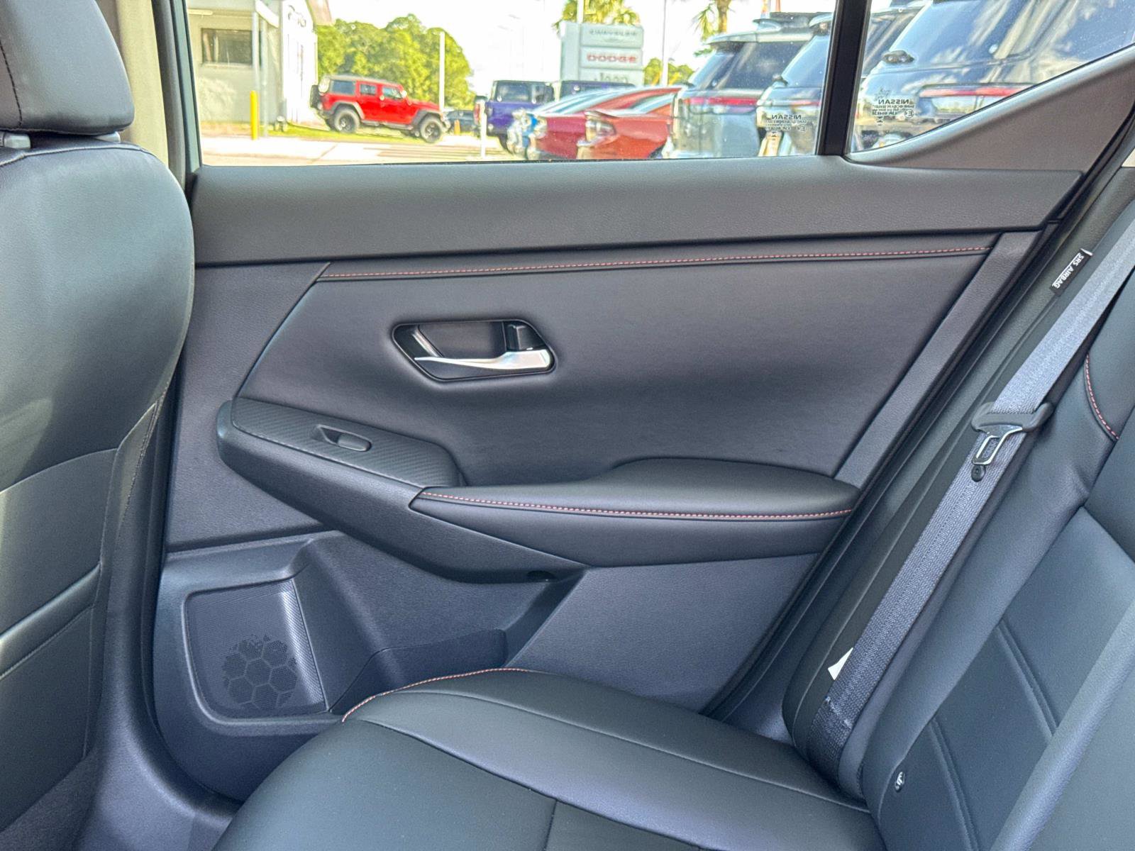 Used 2025 Nissan Sentra SR w/ SR Premium Package FWD image 14