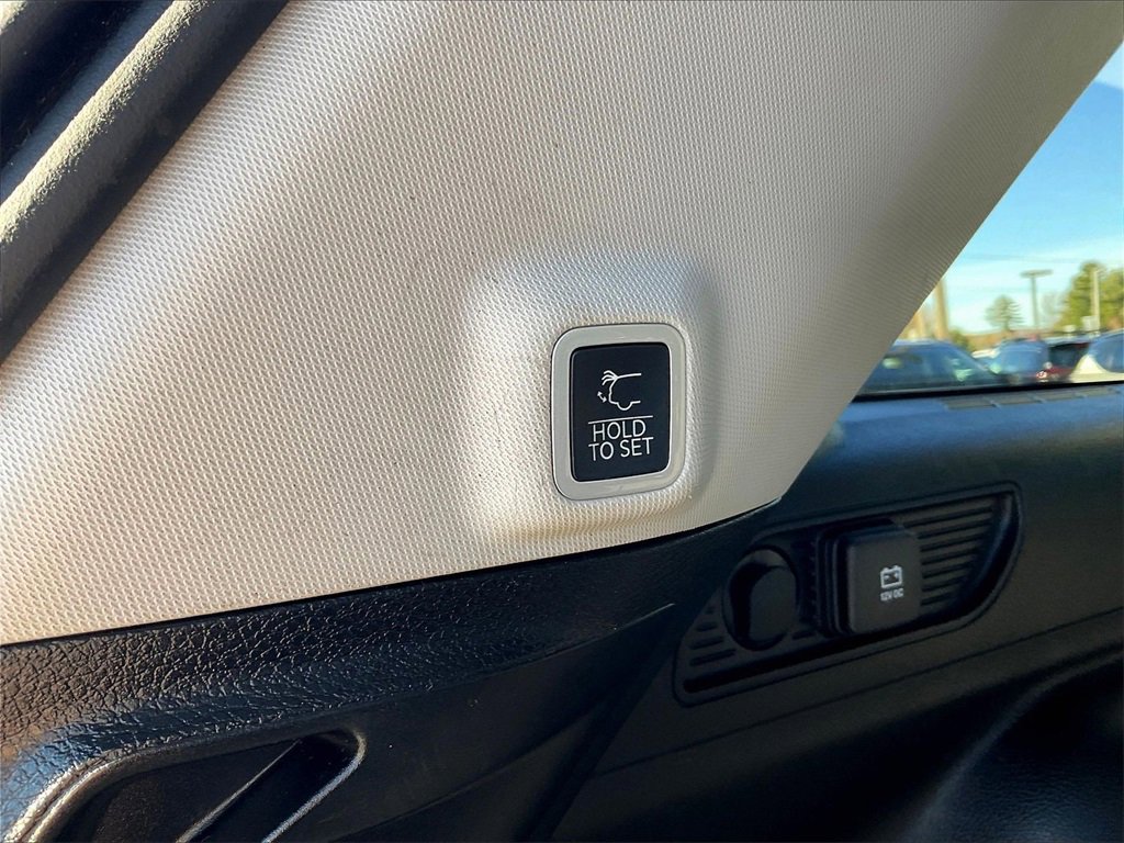 Used 2022 Jeep Grand Cherokee Limited image 36