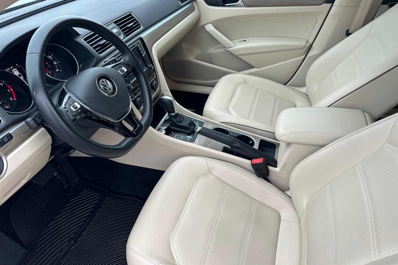 Used 2017 Volkswagen Passat 1.8T SE image 10