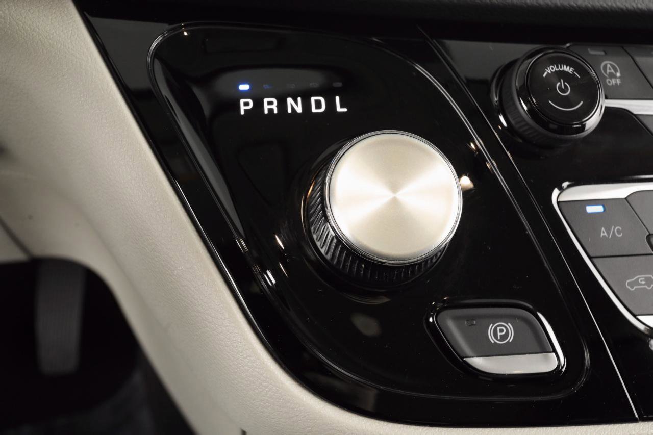 Used 2023 Chrysler Pacifica Touring-L image 20