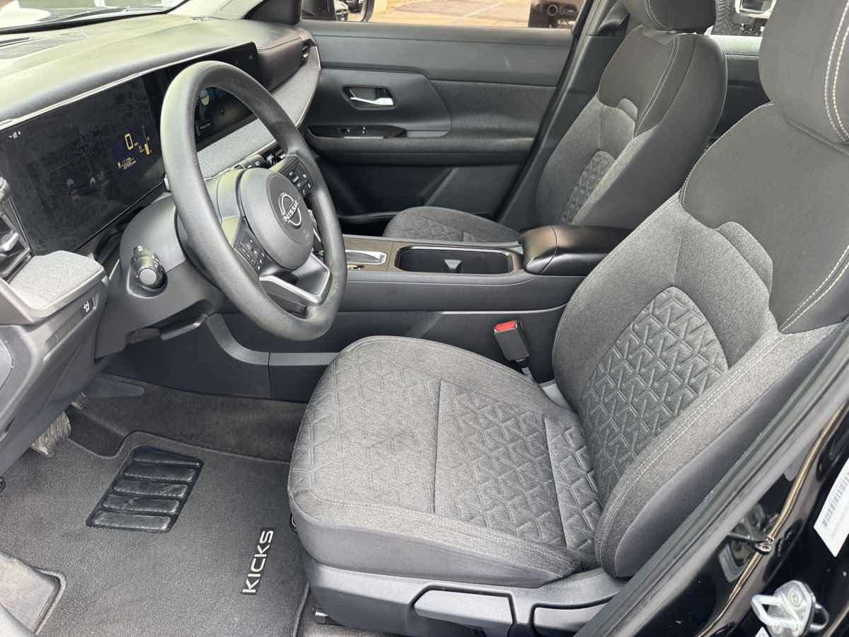 Used 2025 Nissan Kicks SV w/ Illumination Package FWD image 24
