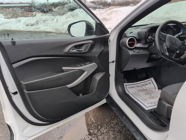 Used 2024 Chevrolet Trax RS w/ Driver Confidence Package image 9