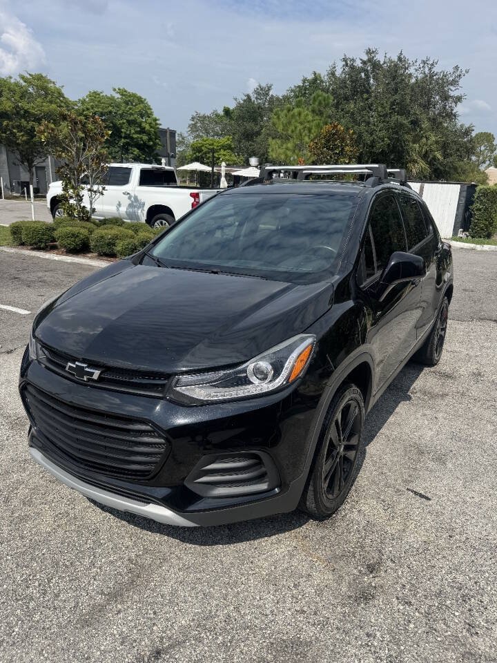 Used 2018 Chevrolet Trax LT w/ Sun & Sound Package AWD/4WD image 3