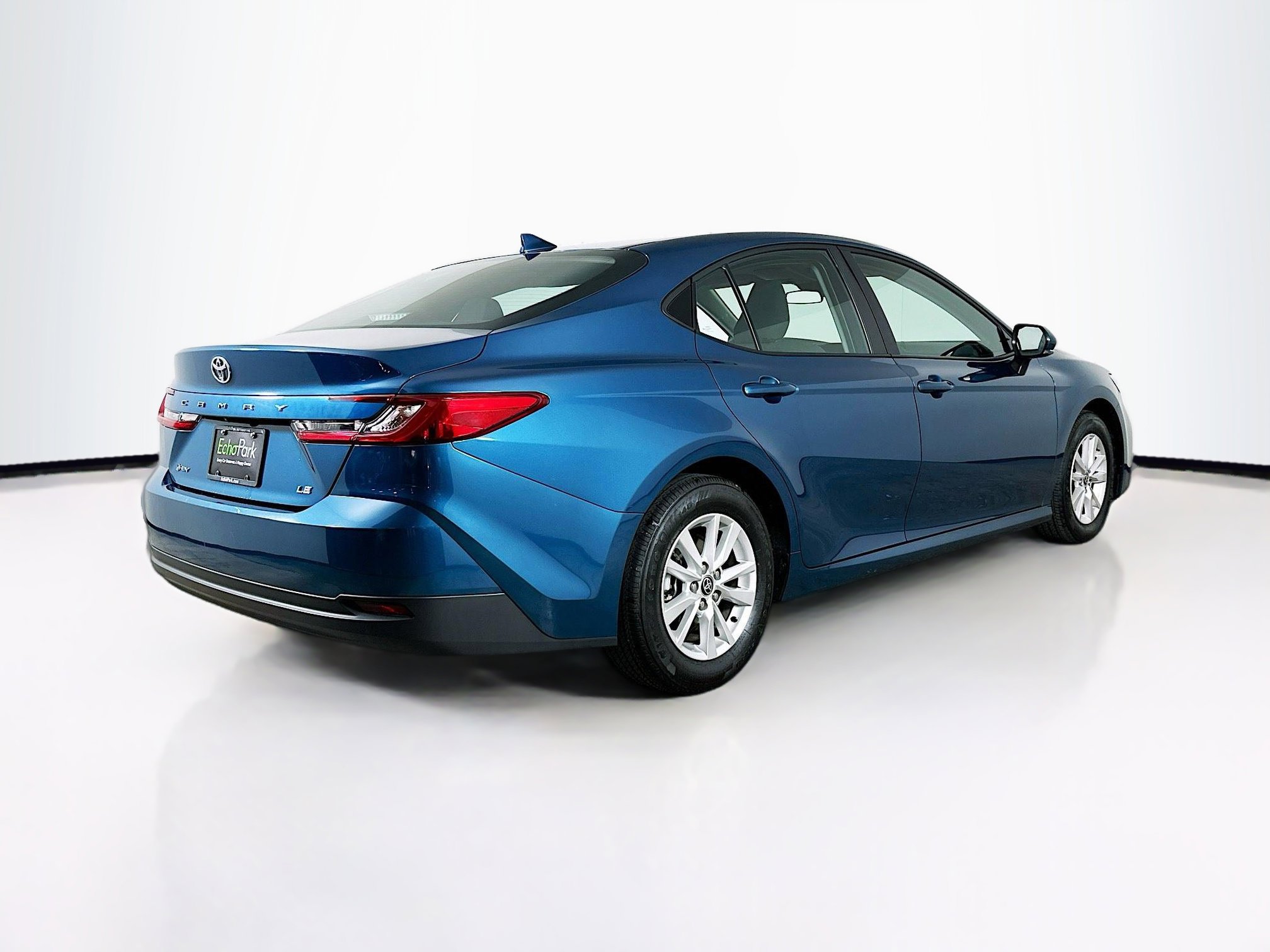 Used 2025 Toyota Camry LE image 9