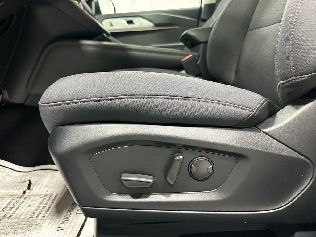 Used 2025 Ford Explorer Active AWD/4WD image 12