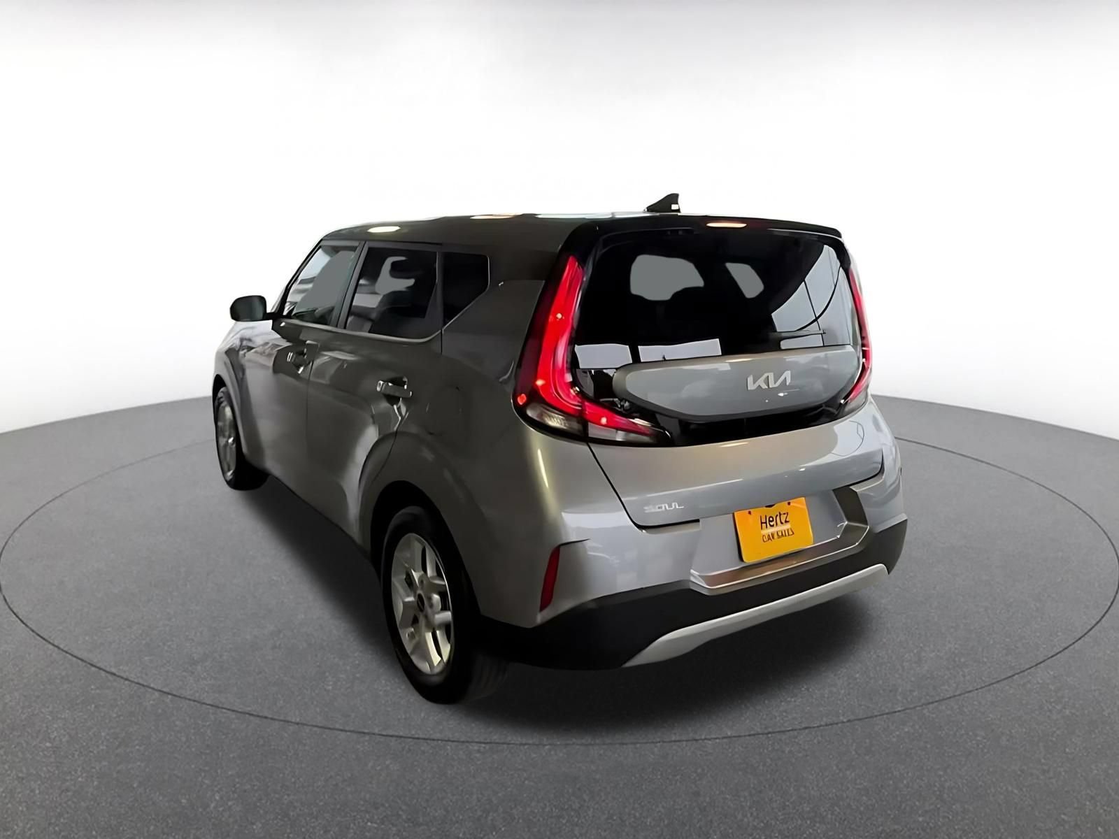 Used 2025 Kia Soul LX w/ LX Technology Package FWD image 9