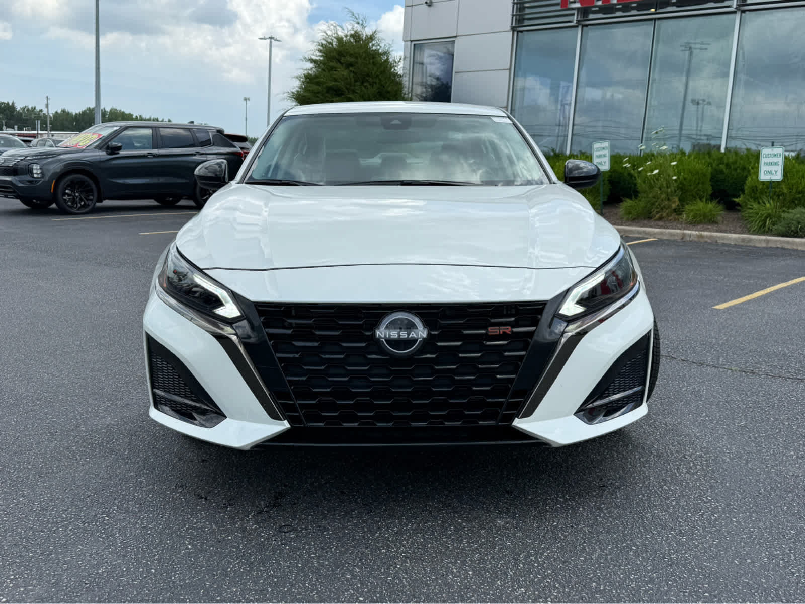 Used 2025 Nissan Altima 2.5 SR FWD image 2