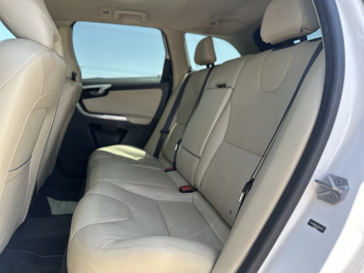 Used 2016 Volvo XC60 T5 Premier w/ Proximity Package FWD image 14