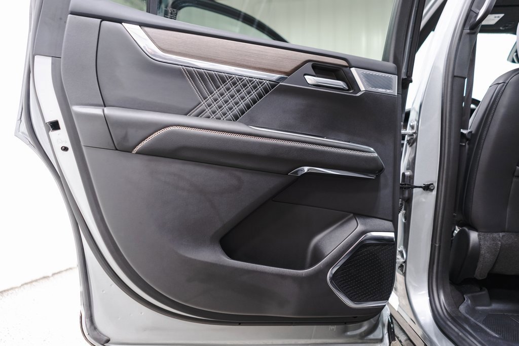 Used 2024 GMC Acadia Denali image 31