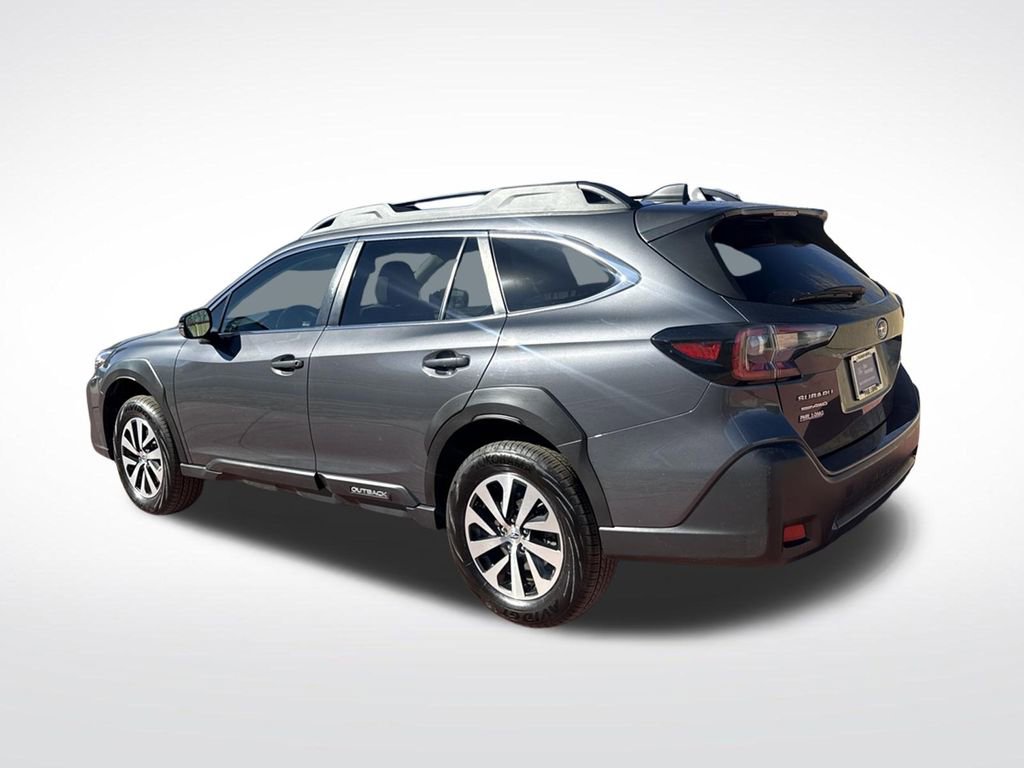 Used 2023 Subaru Outback Premium AWD/4WD image 5