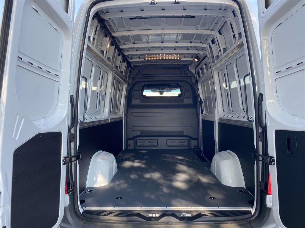 Used 2024 Mercedes-Benz Sprinter 2500 image 9