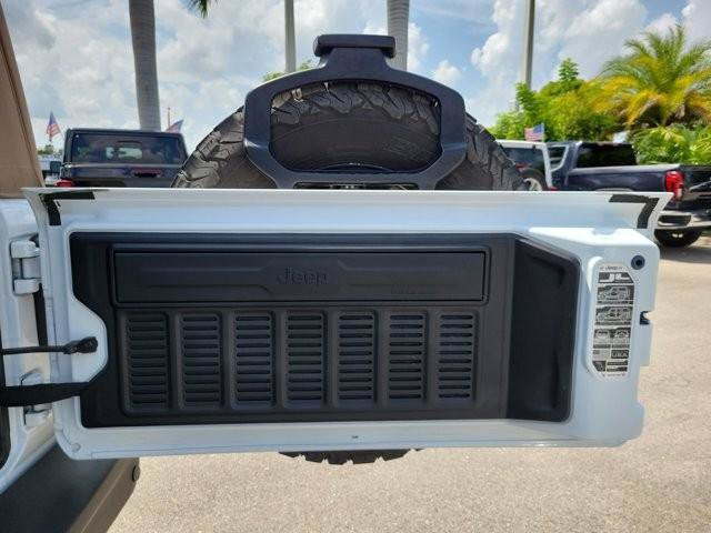 Used 2020 Jeep Wrangler Rubicon w/ Steel Bumper Group AWD/4WD image 13