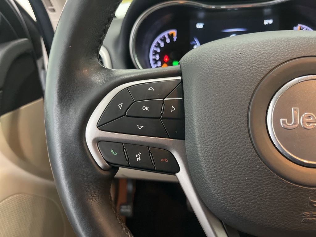 Used 2021 Jeep Grand Cherokee Limited AWD/4WD image 7