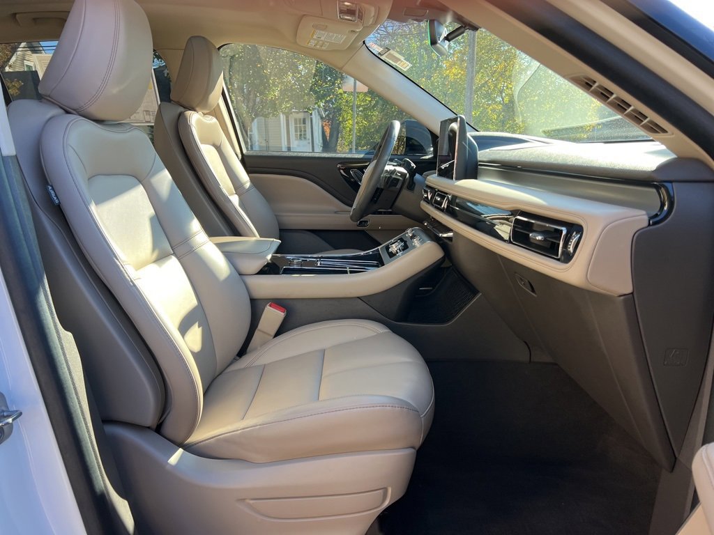 Used 2022 Lincoln Aviator AWD w/ Premium Package image 27