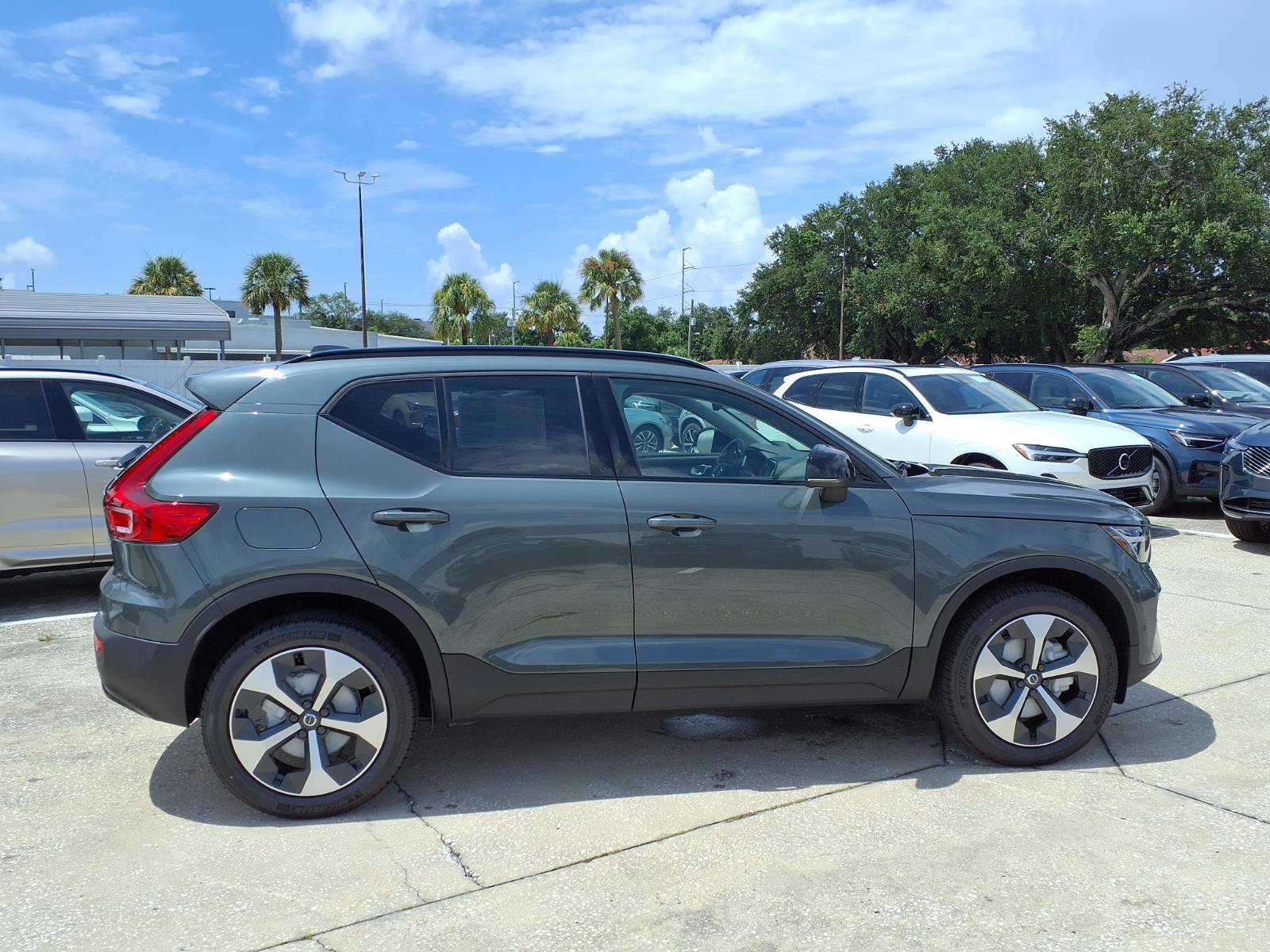 New 2026 Volvo XC40 B5 Plus w/ Climate Package AWD/4WD image 8