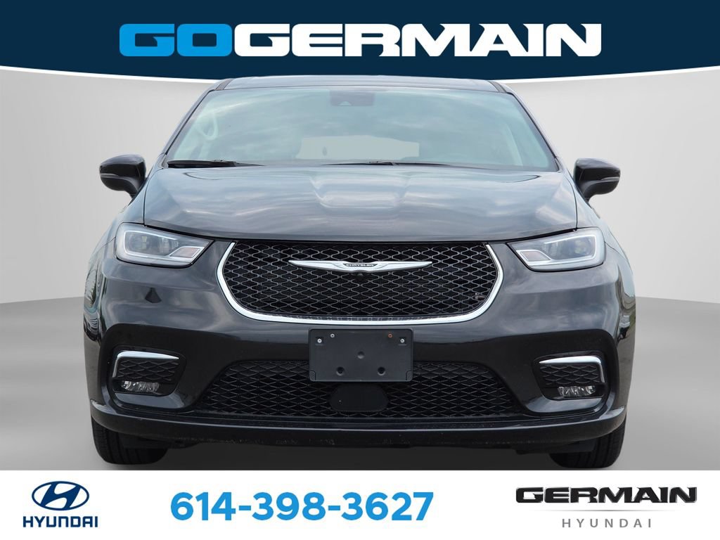 Used 2023 Chrysler Pacifica Touring-L FWD image 2
