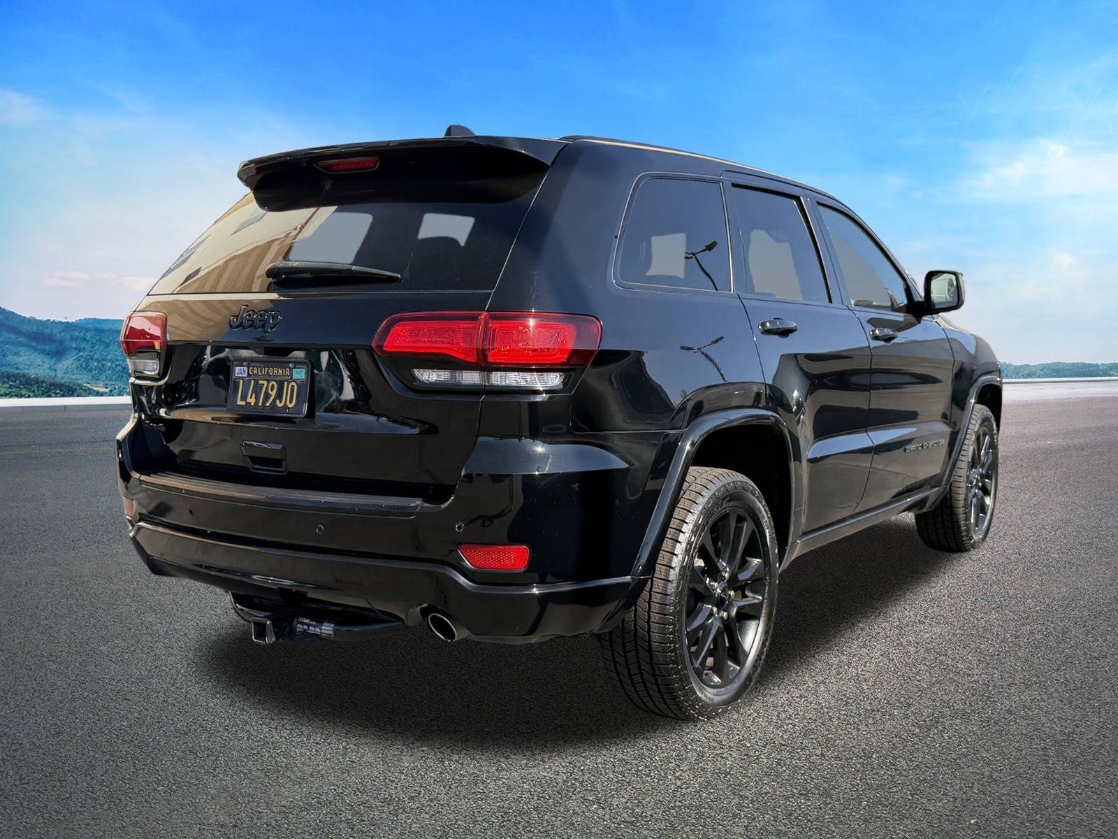 Used 2018 Jeep Grand Cherokee Altitude AWD/4WD image 8