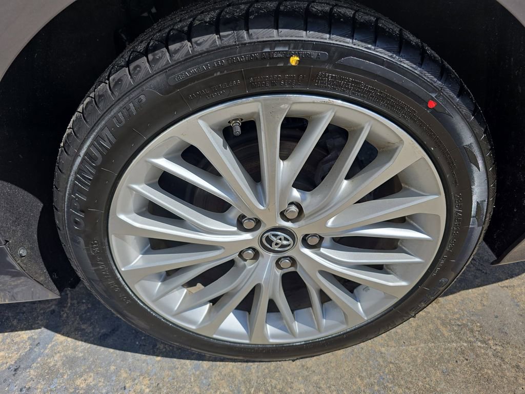 Used 2019 Toyota Camry XLE w/ Navigation Package image 29