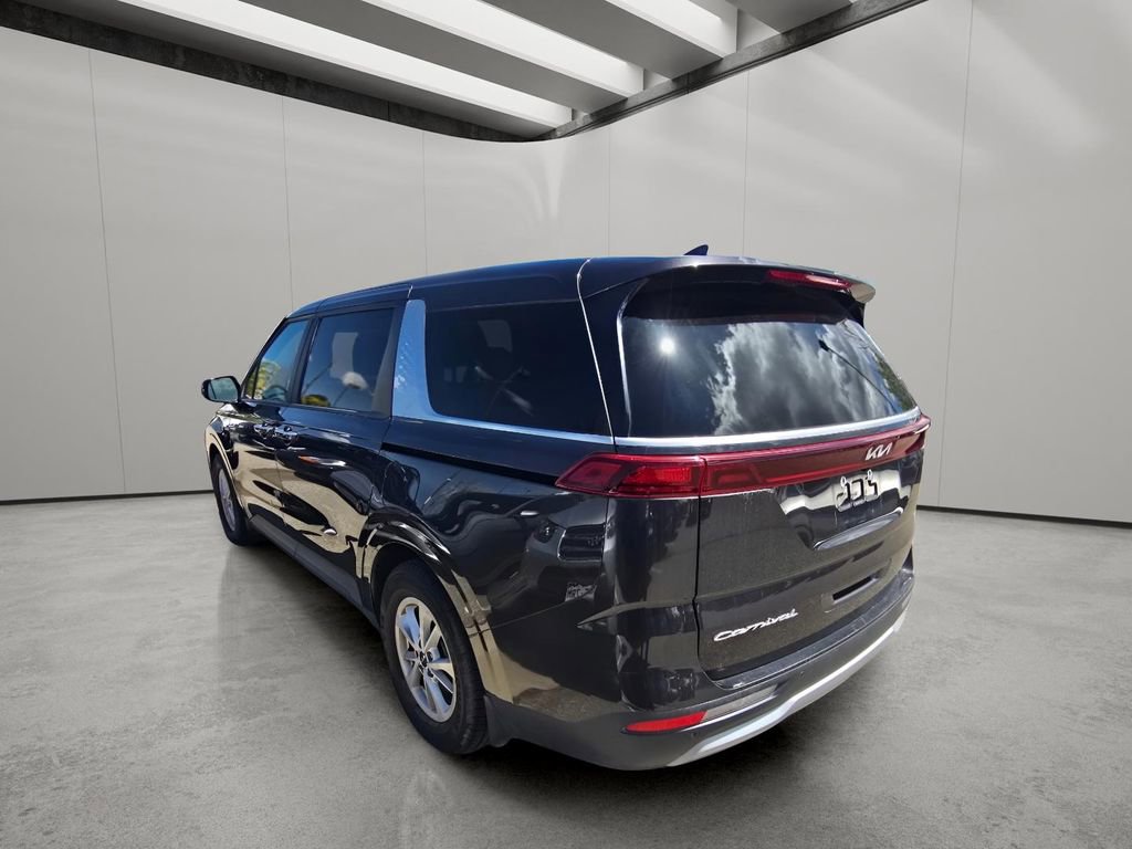 Used 2022 Kia Carnival LX FWD image 5