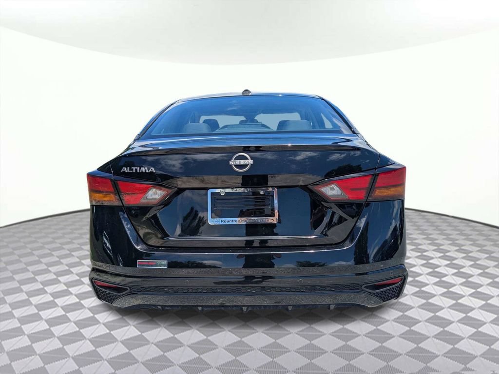 Used 2025 Nissan Altima 2.5 SV FWD image 4
