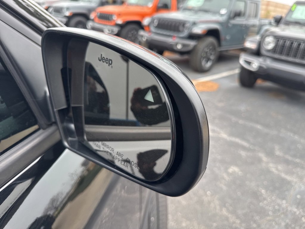 Used 2025 Jeep Compass Latitude w/ Altitude Special Edition image 10