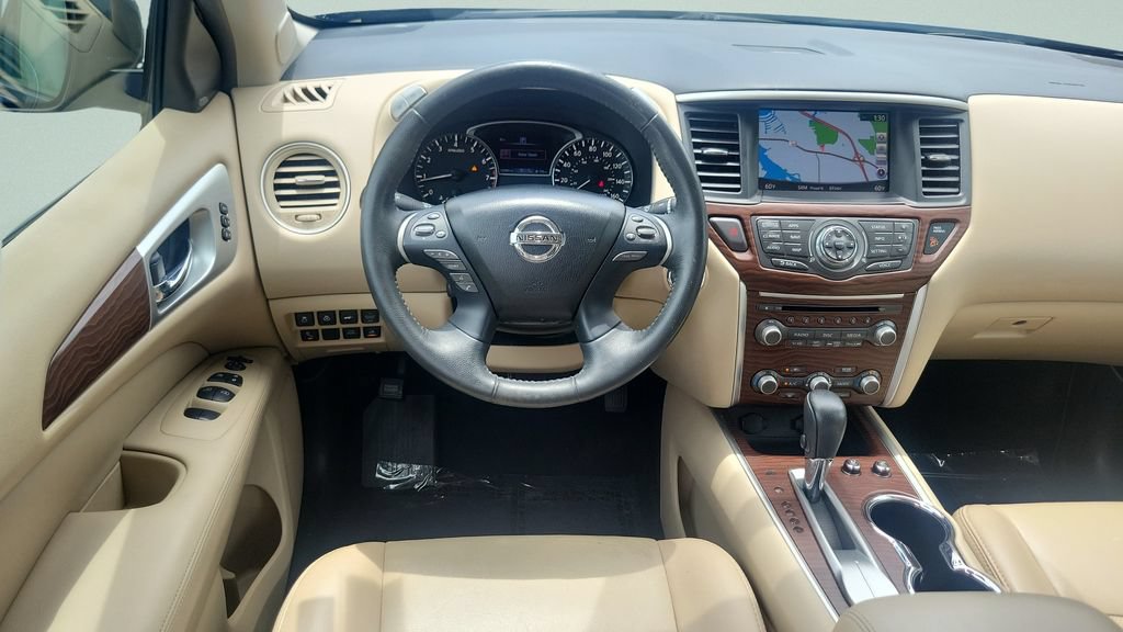 Used 2017 Nissan Pathfinder Platinum FWD image 12