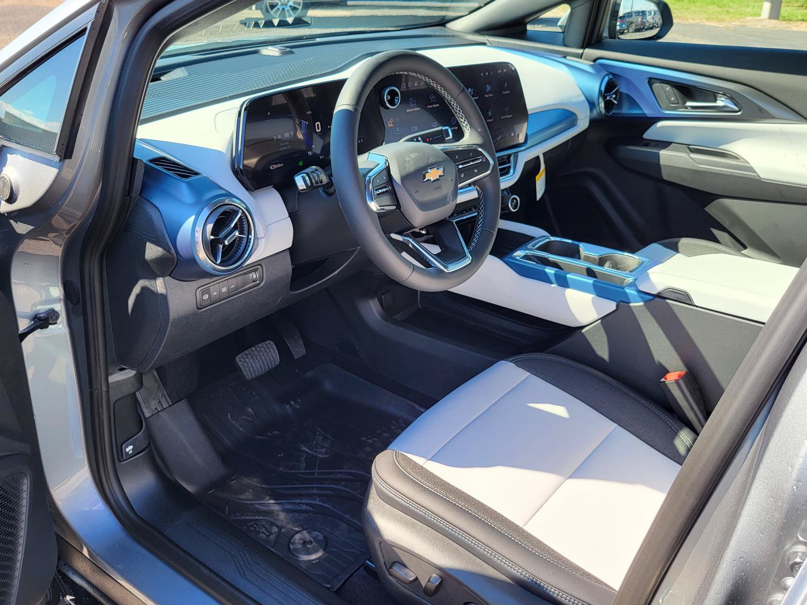 New 2026 Chevrolet Equinox EV LT AWD/4WD image 14