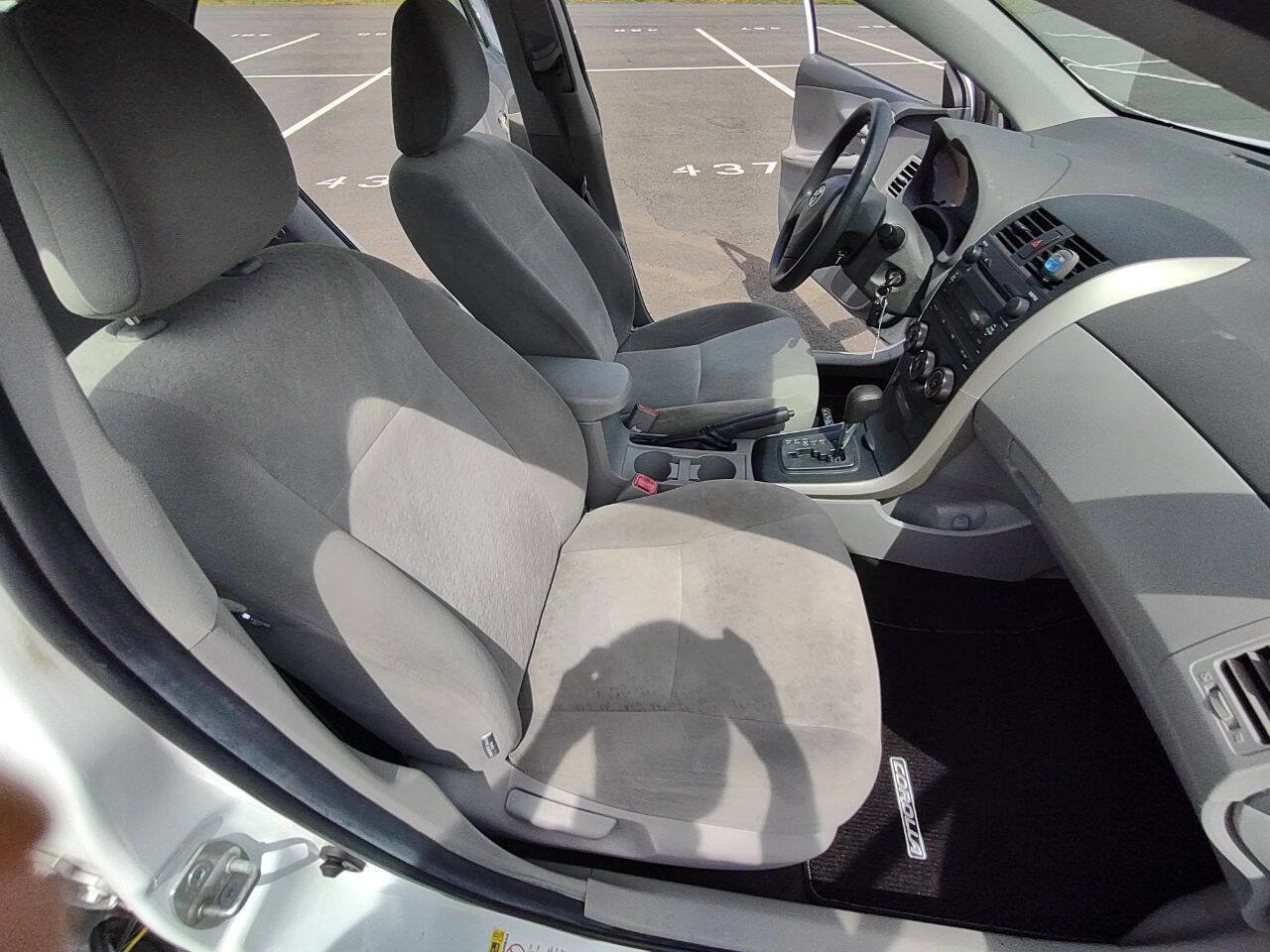 Used 2009 Toyota Corolla LE FWD image 17