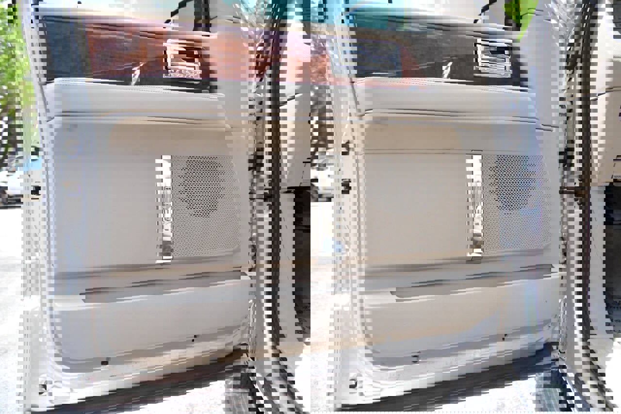 Used 2014 Lincoln Navigator Base 4x2 4dr SUV image 20