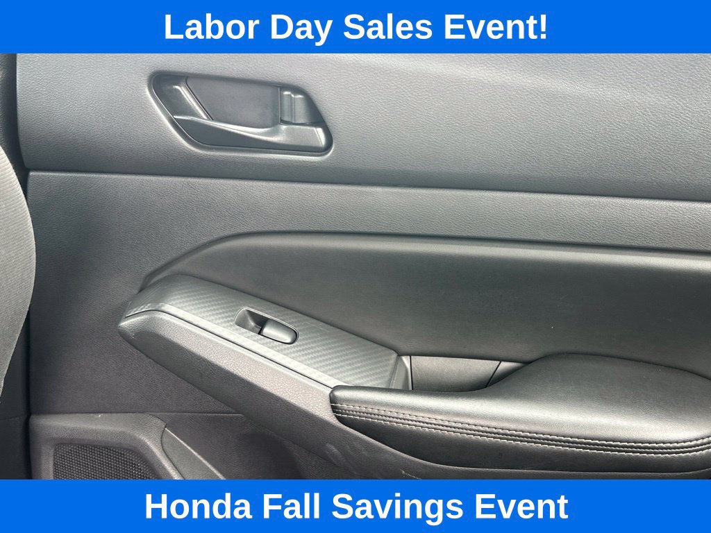 Used 2025 Nissan Altima 2.5 SV FWD image 14