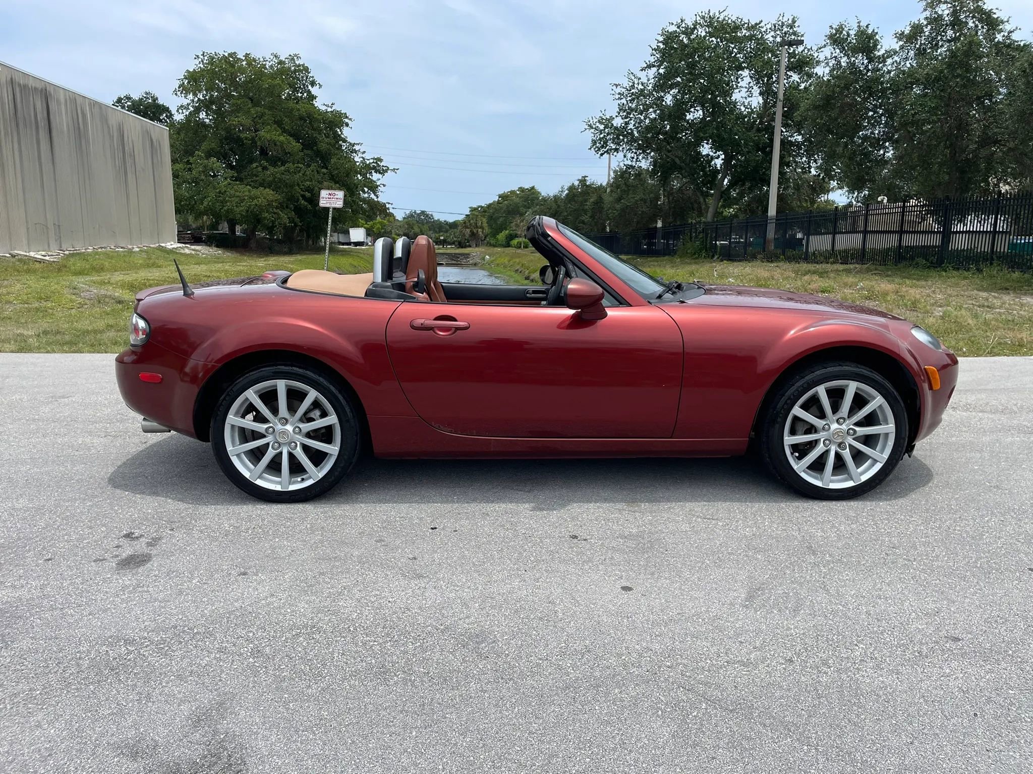 Used 2007 MAZDA MX-5 Miata Grand Touring w/ Premium Pkg RWD image 7