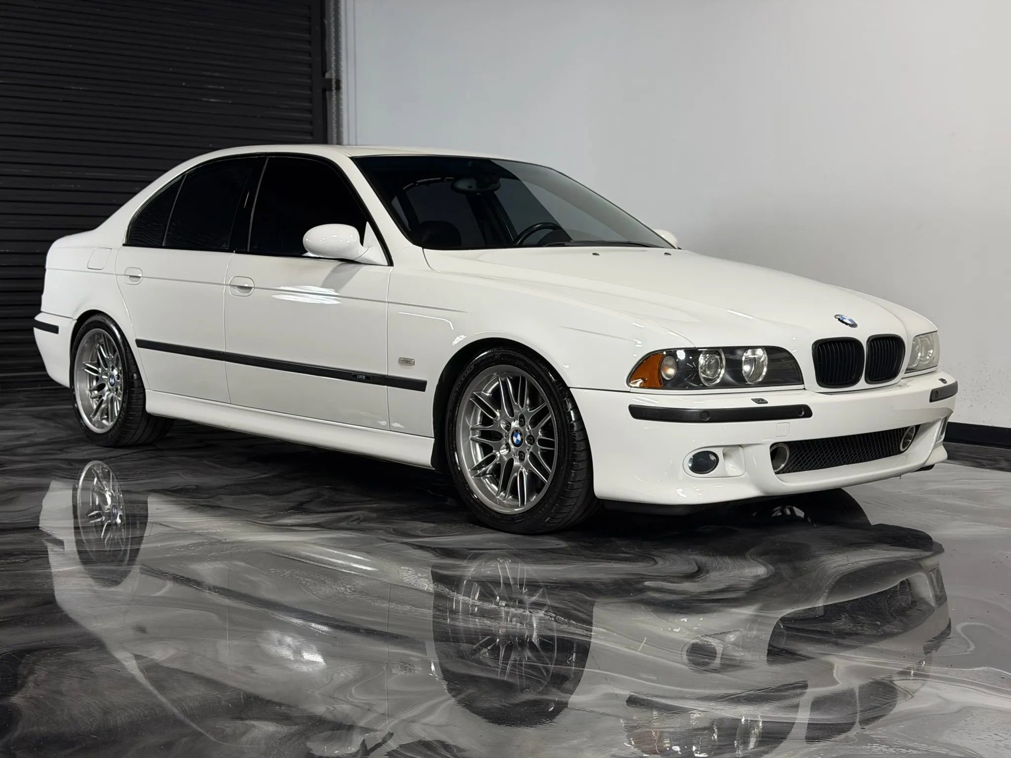 Used 2003 BMW M5 image 2