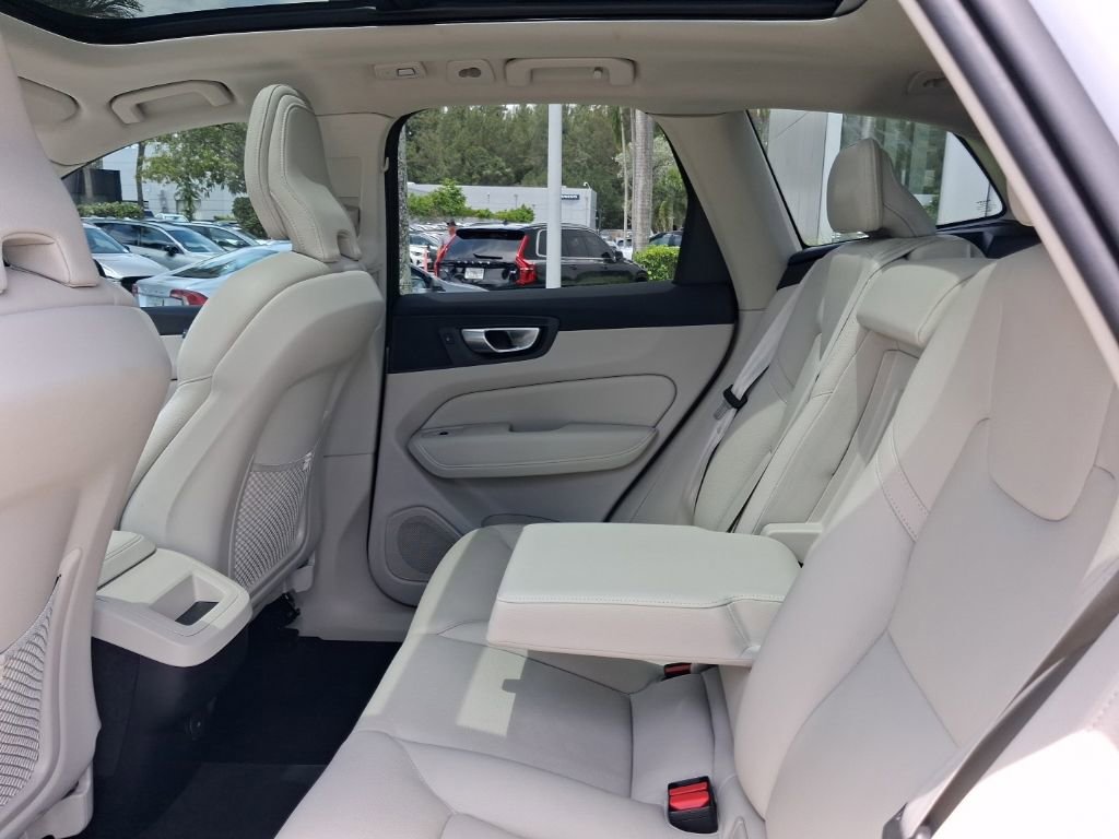 Certified 2024 Volvo XC60 B5 Core w/ Protection Package Premier AWD/4WD image 7